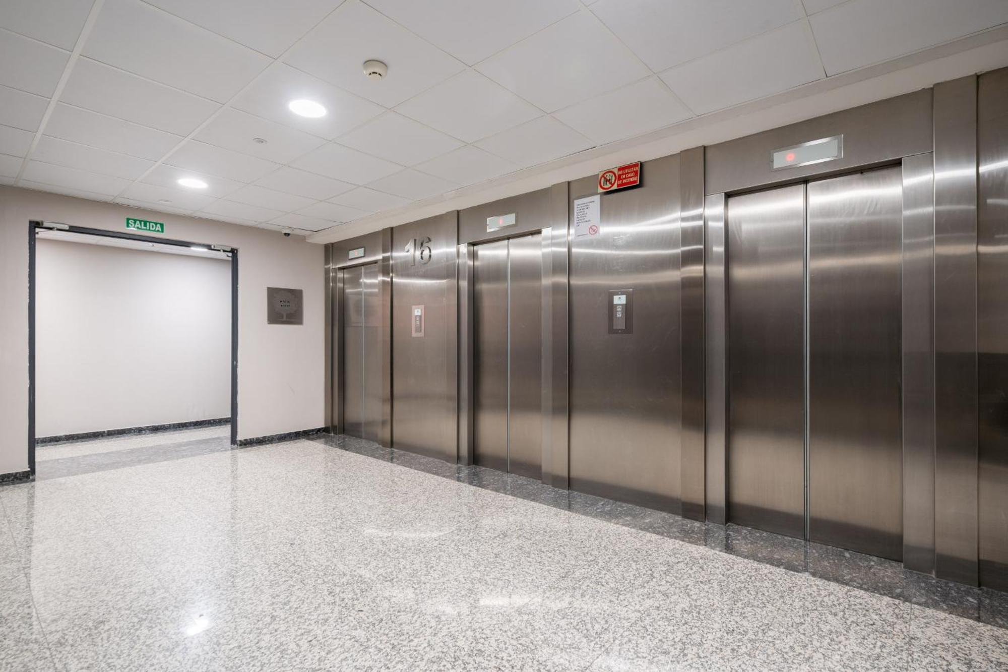 מדריד Apartamento En Plaza De Espana Alquiler Temporal מראה חיצוני תמונה